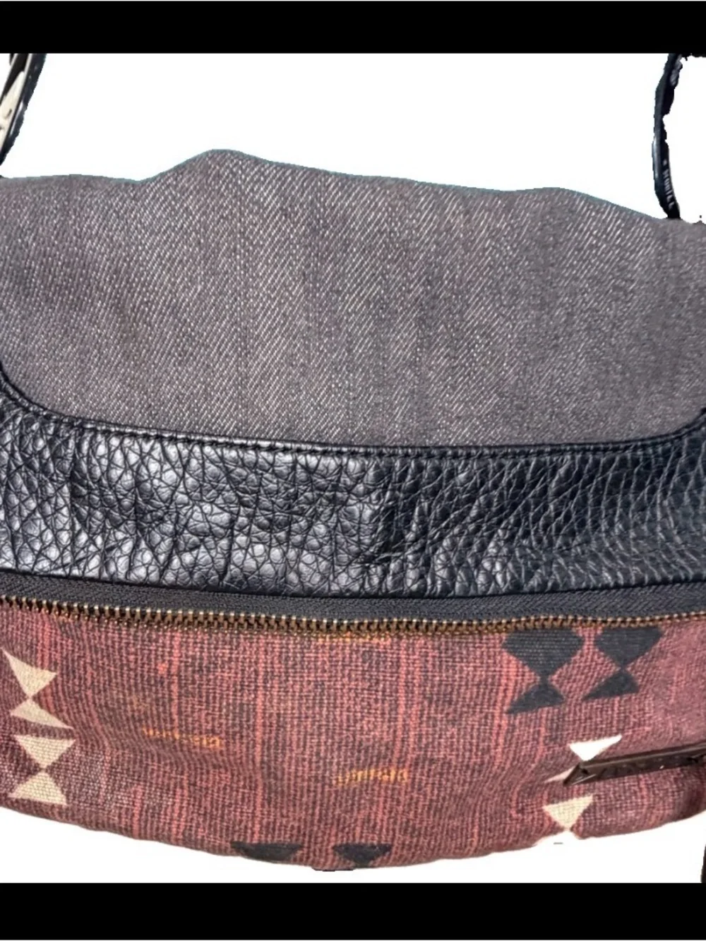 Dakine geometric cross body